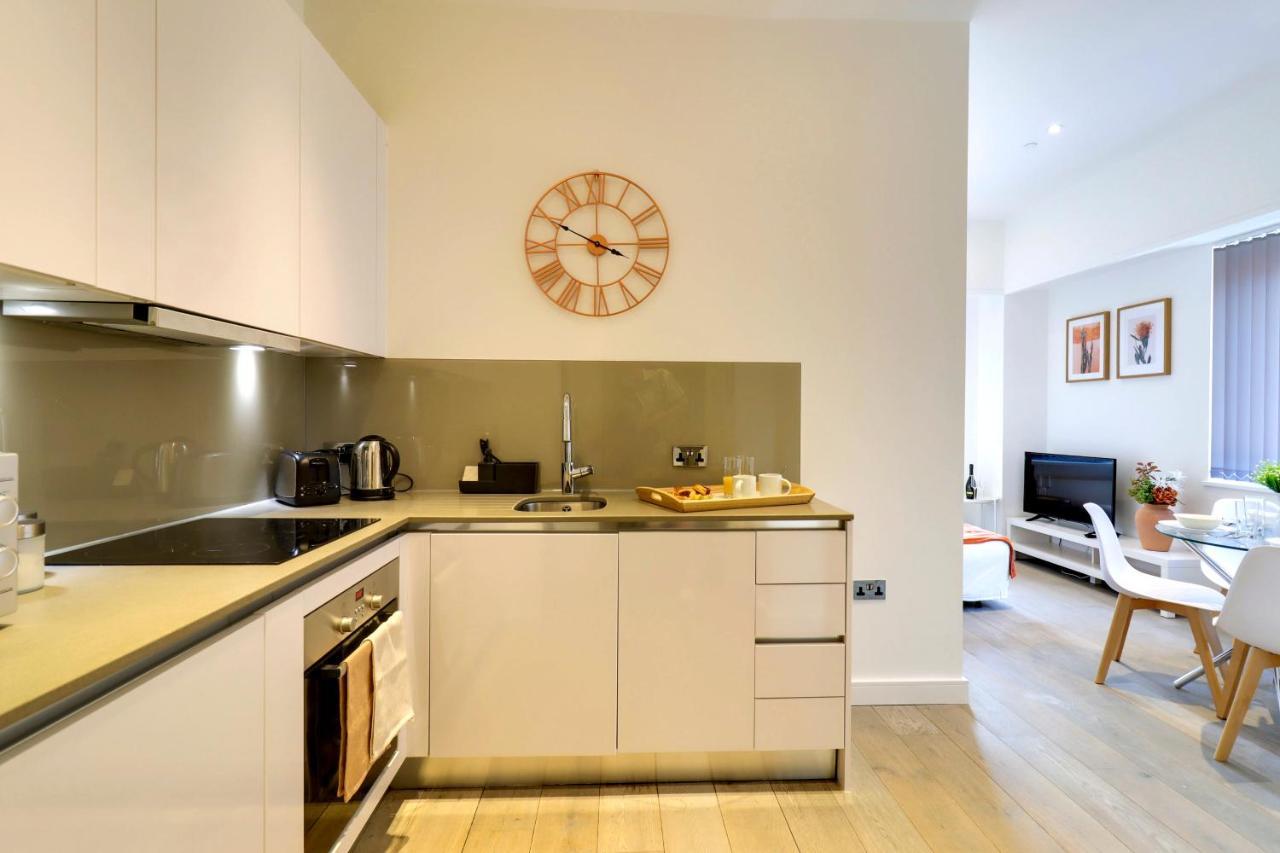 La Casa Suites Slough Esterno foto