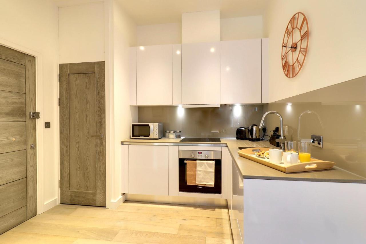 La Casa Suites Slough Esterno foto