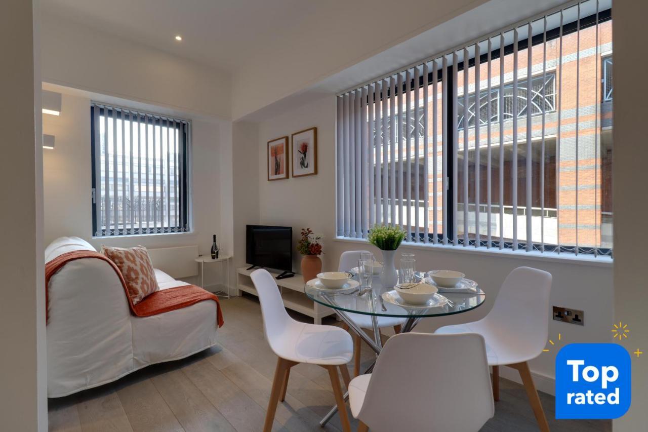 La Casa Suites Slough Esterno foto